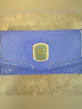 Guess lavender women's wallet, textured monogram design, metal gold logo emblem